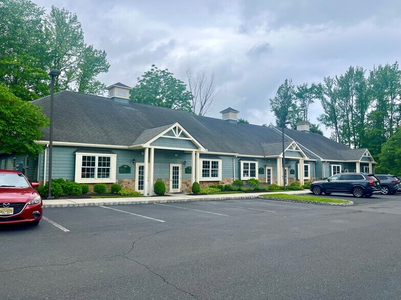 212 W Route 38, Moorestown, NJ à vendre - Photo de l’immeuble – Image 2 sur 24