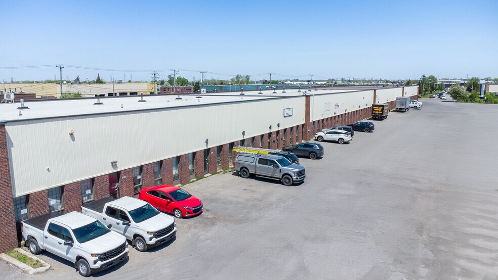 2900-2990 Rue Halpern, Montréal, QC à louer - Photo de l’immeuble – Image 2 sur 5