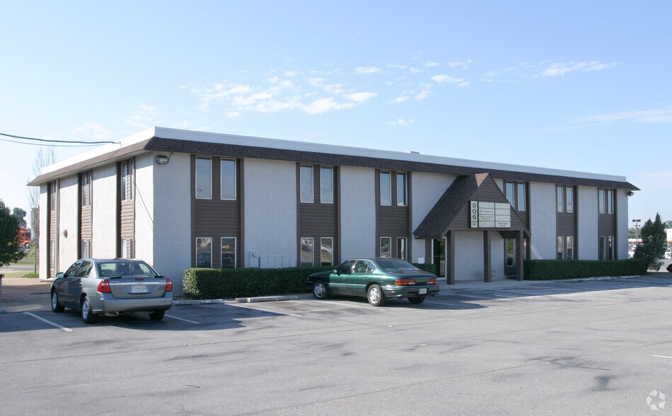 806 W Curtis Dr, Midwest City, OK à vendre - Photo principale – Image 1 sur 4