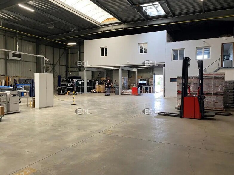 Industriel/Logistique dans Santeny à louer - Photo de l’immeuble – Image 2 sur 5