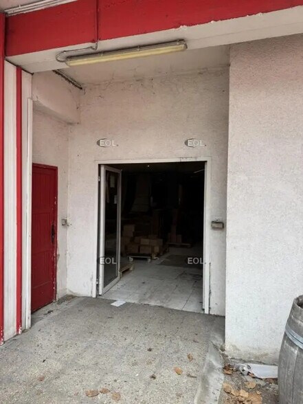 Local d’activités dans Le Perreux-sur-Marne à louer - Photo de l’immeuble – Image 1 sur 3