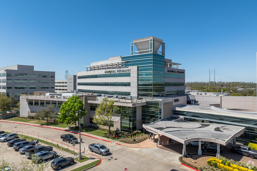 17402 W Grand Pky S, Sugar Land, TX à louer - Photo principale – Image 2 sur 5
