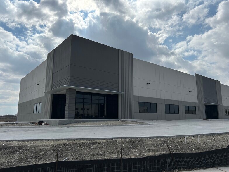 430 Plum Creek Mdws, Kyle, TX à louer - Photo de l’immeuble – Image 3 sur 10