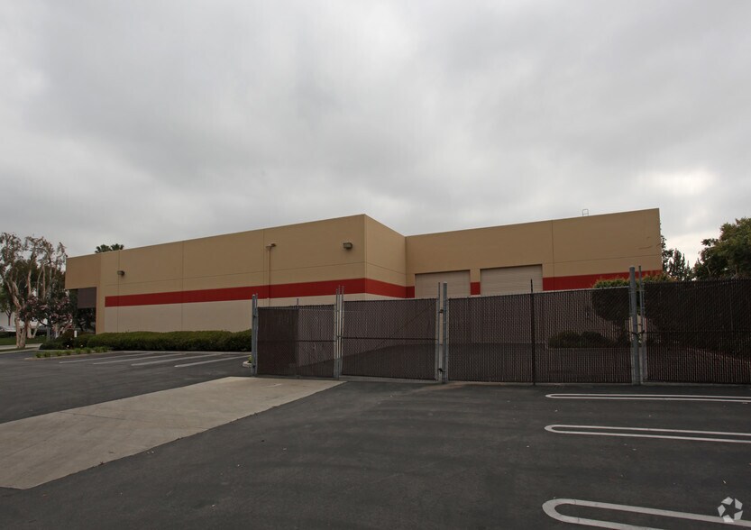 750 Columbia St, Brea, CA à louer - Photo de l’immeuble – Image 2 sur 5
