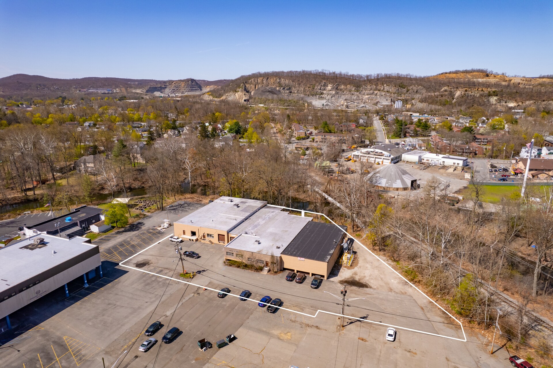 228 Wanaque Ave, Pompton Lakes, NJ à louer Photo principale– Image 1 sur 9