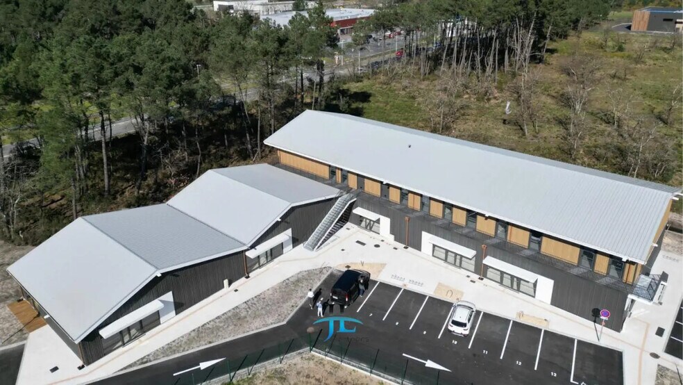 Local commercial dans Audenge à louer - Photo de l’immeuble – Image 2 sur 4