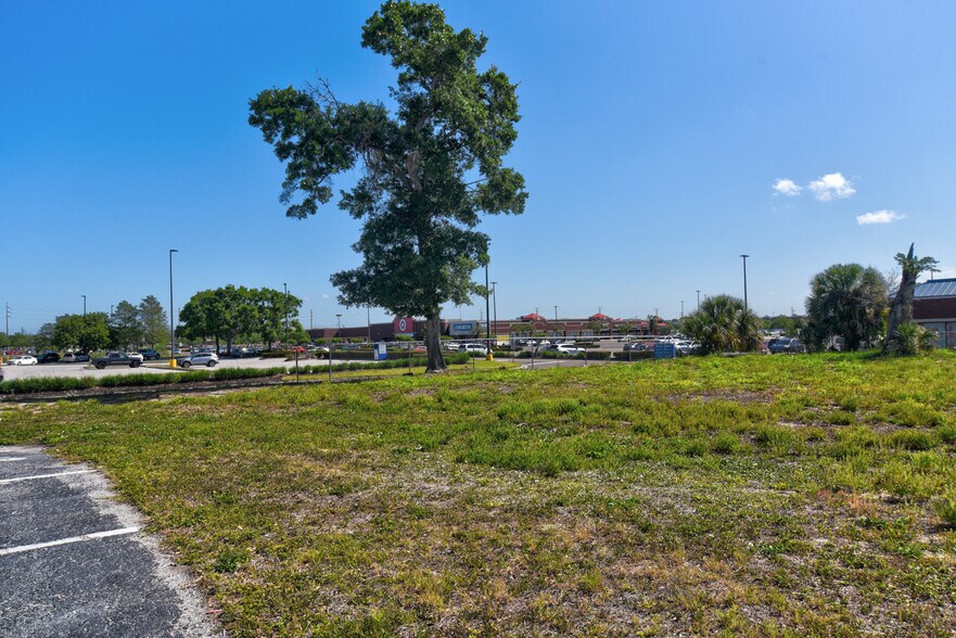 12945 Seminole Blvd, Largo, FL à louer - Photo de l’immeuble – Image 2 sur 49