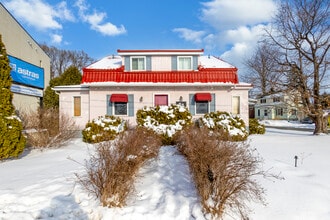 61 Boul Grand, L'Île-Perrot, QC à louer Photo de l’immeuble– Image 2 sur 8