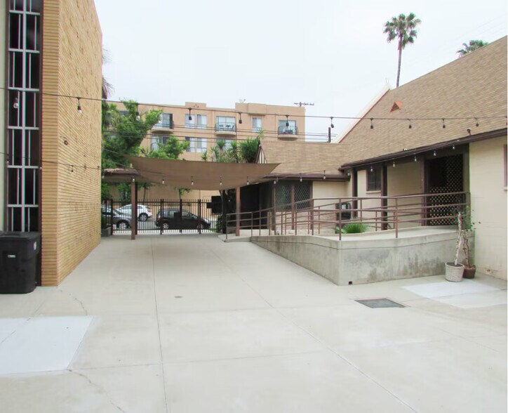 111 S 6th St, Burbank, CA à louer - Photo de l’immeuble – Image 3 sur 8