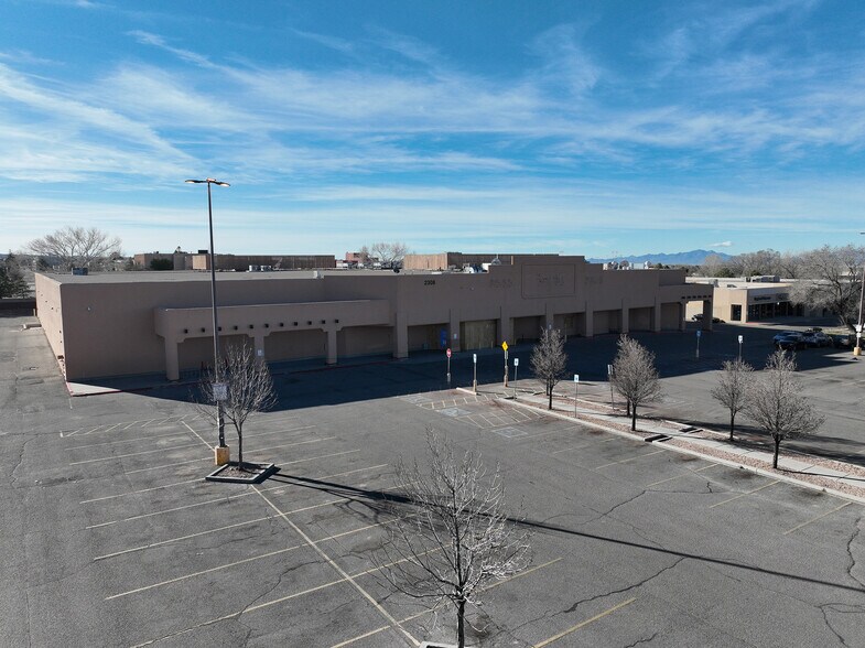 2308 Cerrillos Rd, Santa Fe, NM à vendre - Photo de l’immeuble – Image 3 sur 4