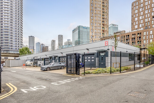 Plus de détails pour 10 Prestons Rd, Londres - Local d'activités à louer