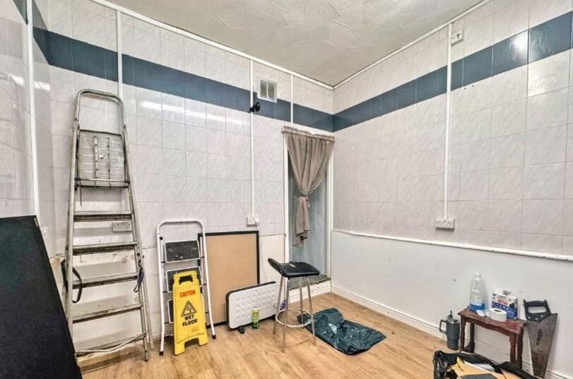 12A-B Castle St, Tredegar, BGW NP22 3DE - Lot 12A - - Photo intérieure - Image 2 of 2