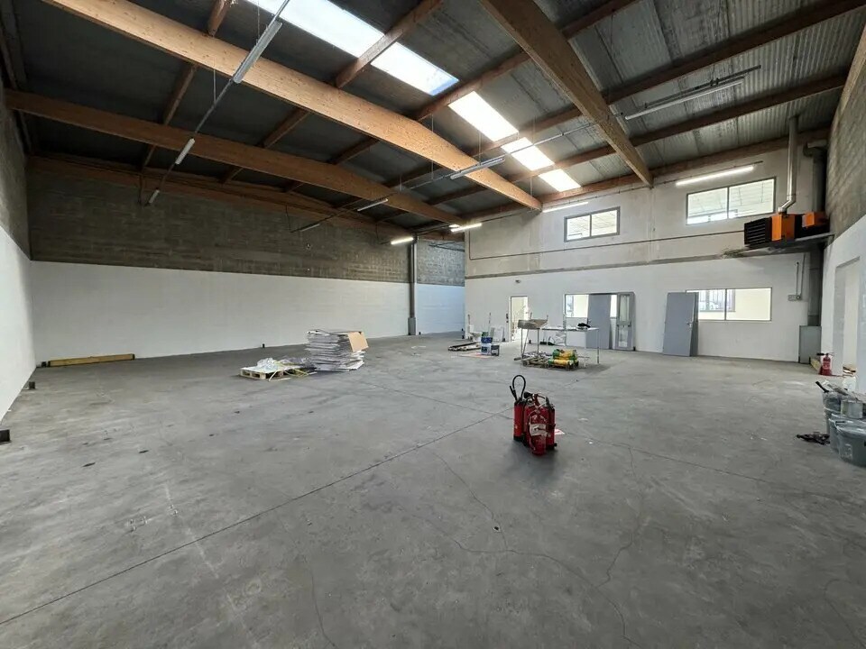 Local d’activités dans Émerainville à louer Photo intérieure– Image 1 sur 12