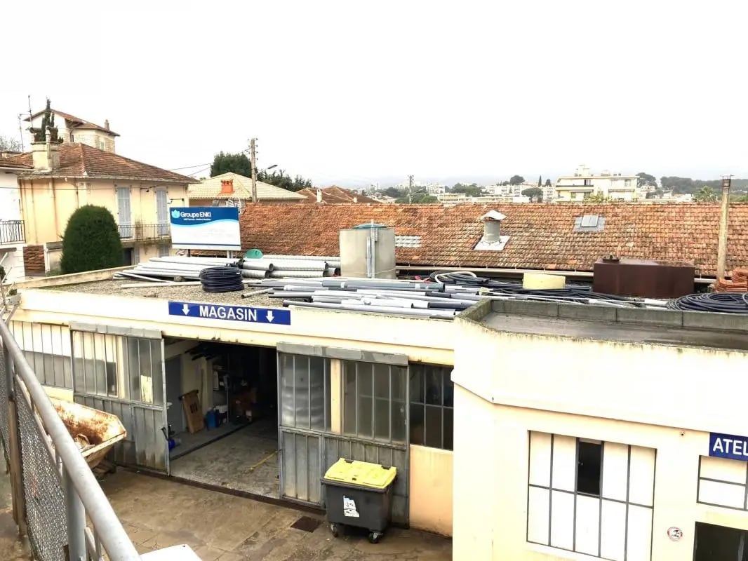 Industriel/Logistique dans Cannes à vendre Photo de l’immeuble– Image 1 sur 11