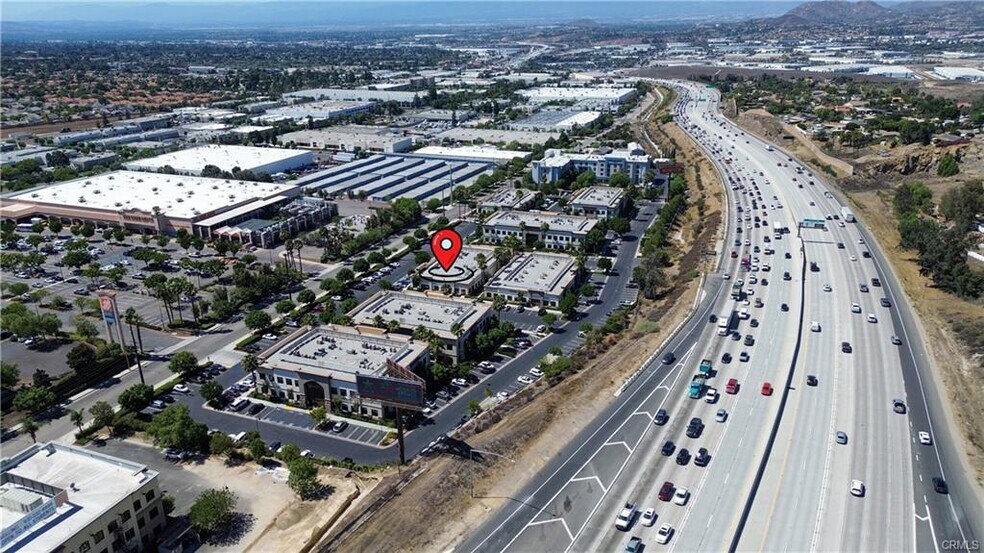 2079 Compton Ave, Corona, CA à louer - Aérien – Image 2 sur 22