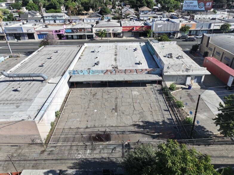 457 W Highland Ave, San Bernardino, CA à vendre - Photo de l’immeuble – Image 3 sur 4