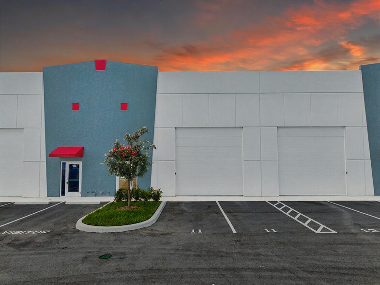 1770 SE 38th Ave, Homestead, FL à vendre - Photo de l’immeuble – Image 1 sur 64