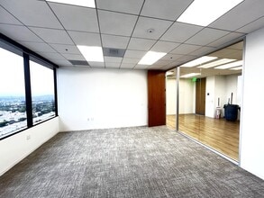 11111 Santa Monica Blvd, Los Angeles, CA à louer Photo intérieure– Image 2 sur 5