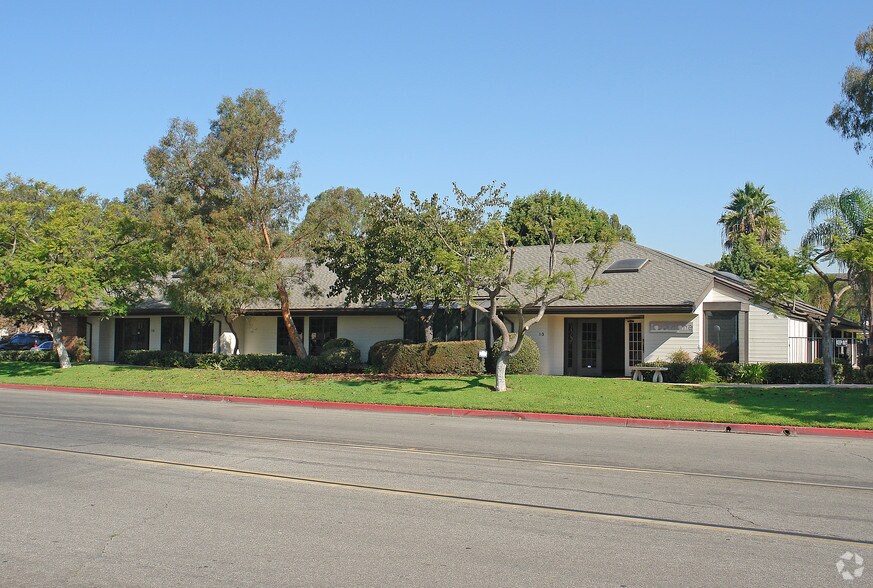 3151 Airway Ave, Costa Mesa, CA à vendre - Photo de l’immeuble – Image 2 sur 3