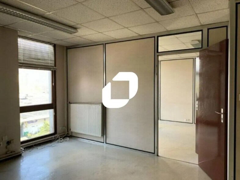 Bureau dans Échirolles à louer - Photo de l’immeuble – Image 2 sur 6