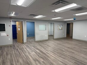 9335 Reseda Blvd, Northridge, CA à louer Photo intérieure– Image 2 sur 6