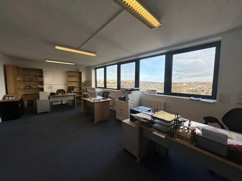 Bureau dans Joinville-le-Pont à louer - Photo de l’immeuble – Image 2 sur 4