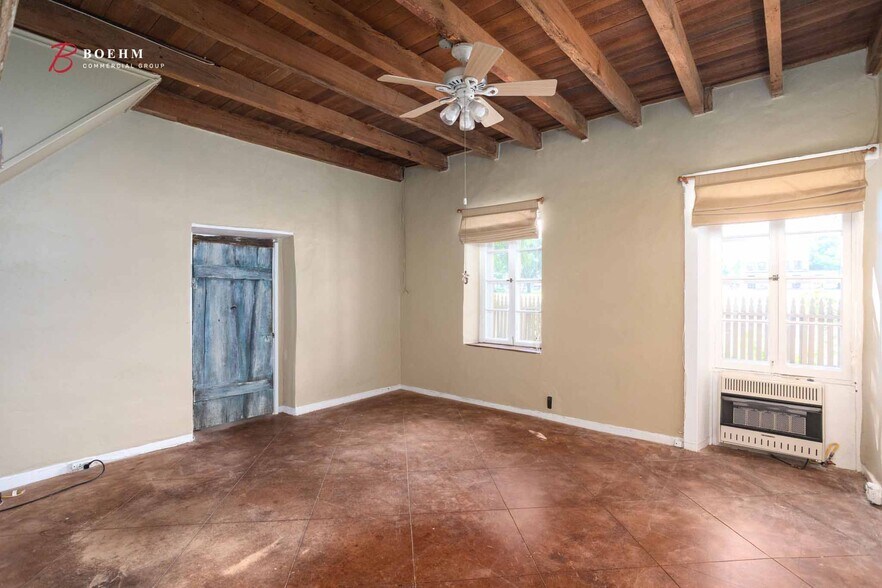 514 Paris St, Castroville, TX à vendre - Photo intérieure – Image 3 sur 38