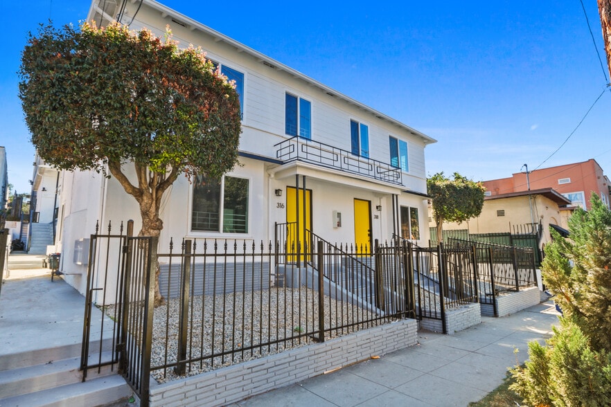 318 Columbia Ave, Los Angeles, CA à vendre - Photo de l’immeuble – Image 2 sur 17