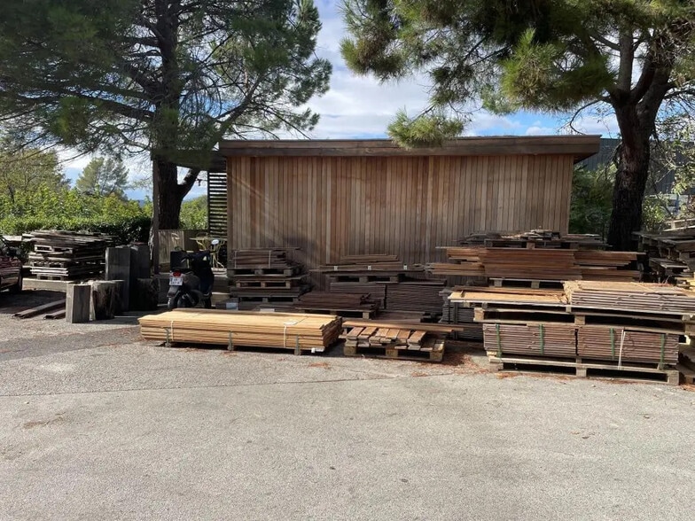 Local d'activités dans Mouans-Sartoux à vendre - Photo de l’immeuble – Image 3 sur 9