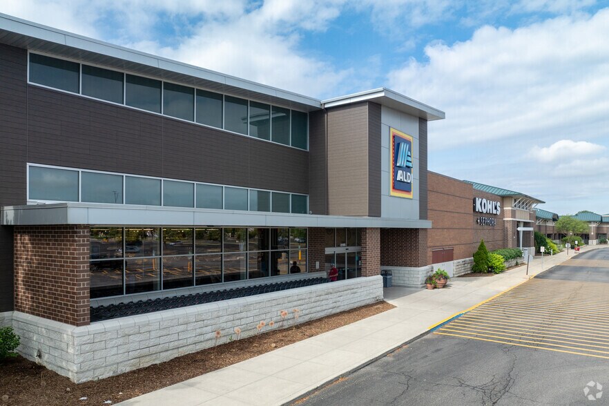 Willow Creek Shopping Center portefeuille de 4 biens à vendre sur LoopNet.fr - Photo de l’immeuble – Image 1 sur 19