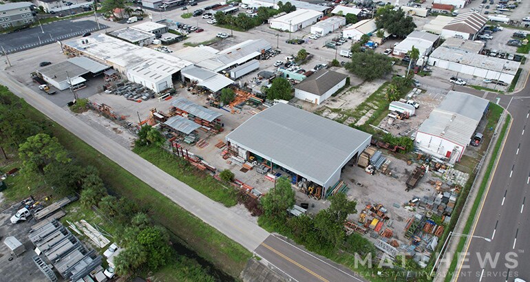 2765 Fowler St, Fort Myers, FL à louer - Photo de l’immeuble – Image 2 sur 2