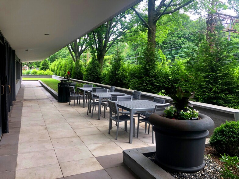 1 Sound Shore Dr, Greenwich, CT à louer - Photo de l’immeuble – Image 3 sur 5