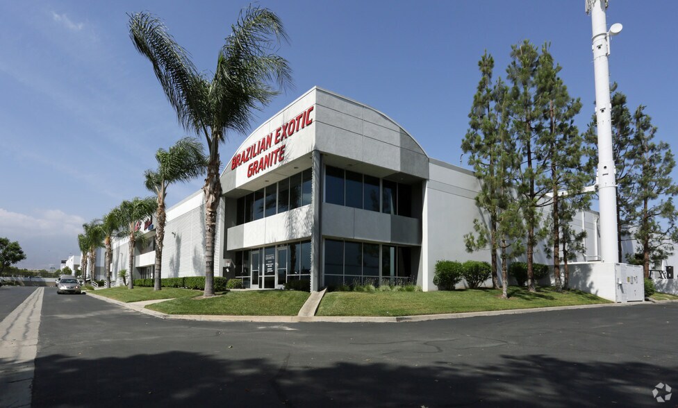 9242-9272 Hyssop Dr, Rancho Cucamonga, CA à louer - Photo de l’immeuble – Image 3 sur 6