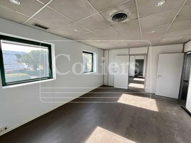 Plus de détails pour 14 Avenue Jean Jaures, Les Pennes-Mirabeau - Industriel/Logistique à vendre