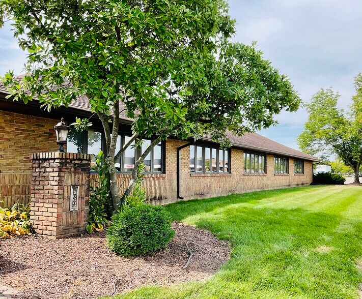 2000 Bethel Rd, Columbus, OH à louer - Photo de l’immeuble – Image 1 sur 5