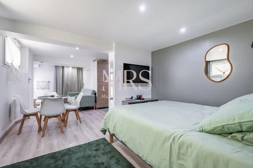 Local d'activités dans Chevilly-Larue à vendre - Photo de l’immeuble – Image 3 sur 8