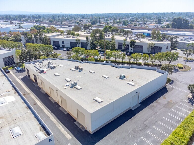 3505 Cadillac Ave, Costa Mesa, CA à vendre - Photo principale – Image 1 sur 1