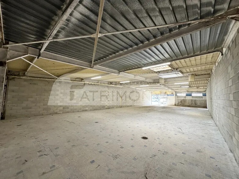 Local d'activités dans Aubagne à vendre - Photo de l’immeuble – Image 3 sur 4