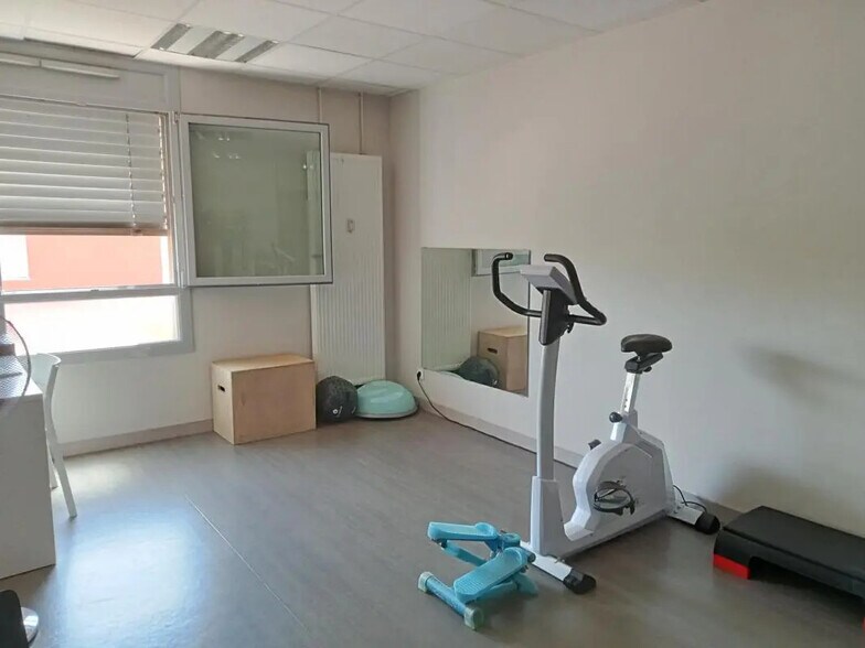 Local d’activités dans Heyrieux à louer - Photo de l’immeuble – Image 3 sur 4