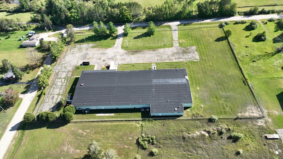 495 Casemaster Dr, Rose City, MI à vendre - Photo de l’immeuble – Image 3 sur 12