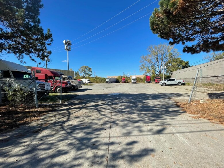 34141 Kelly Rd, Fraser, MI à vendre - Photo de l’immeuble – Image 2 sur 5