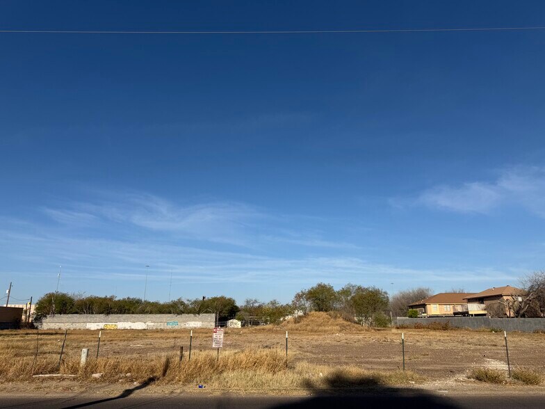 5004 San Francisco ave, Laredo, TX à vendre - Photo de l’immeuble – Image 2 sur 7