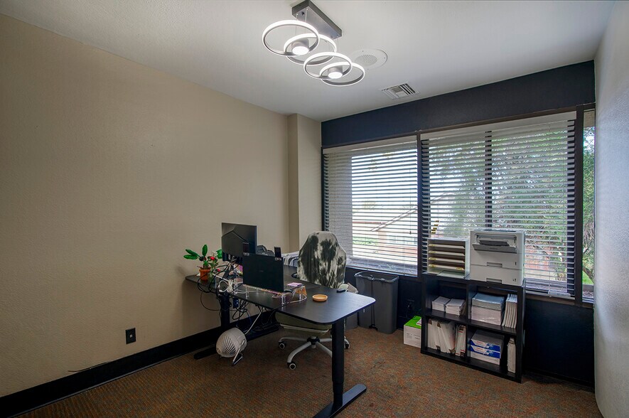 606 N Stapley Dr, Mesa, AZ à vendre - Photo de l’immeuble – Image 3 sur 24