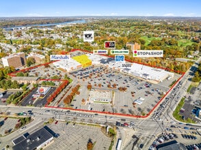 1925 Pawtucket Ave, East Providence, RI à louer Aérien– Image 1 sur 3