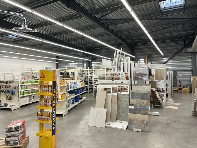 Local commercial dans Vedène à louer - Photo de l’immeuble – Image 2 sur 2