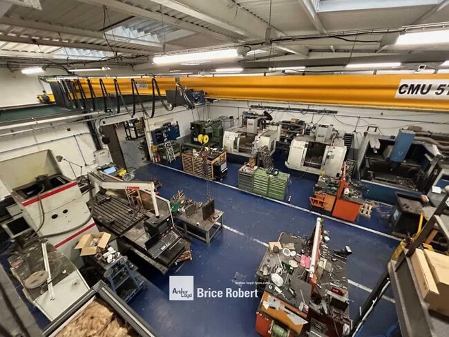 Plus de détails pour Local d’activités à vendre