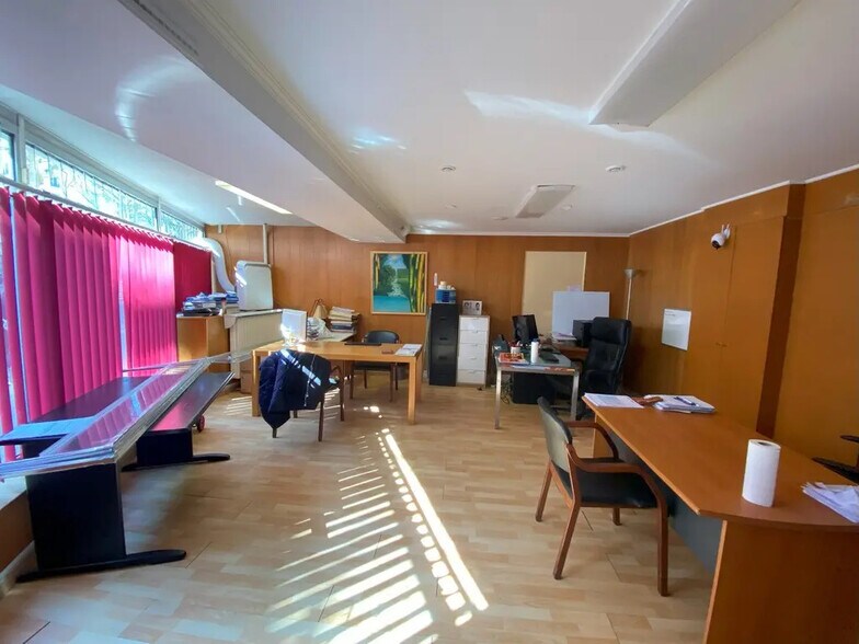 Local commercial dans Paris à vendre - Photo de l’immeuble – Image 3 sur 4