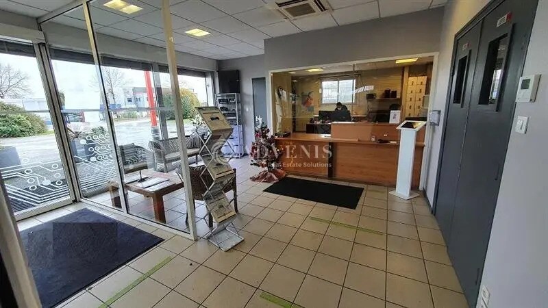 Local d’activités dans Bouguenais à louer - Photo de l’immeuble – Image 3 sur 5