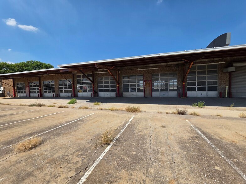 4036 Interstate 30, Mesquite, TX à louer - Photo de l’immeuble – Image 3 sur 8