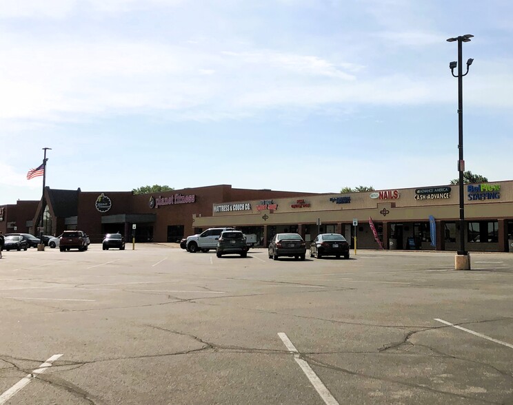 5101-5249 E Thompson Rd, Indianapolis, IN à louer - Photo de l’immeuble – Image 3 sur 3